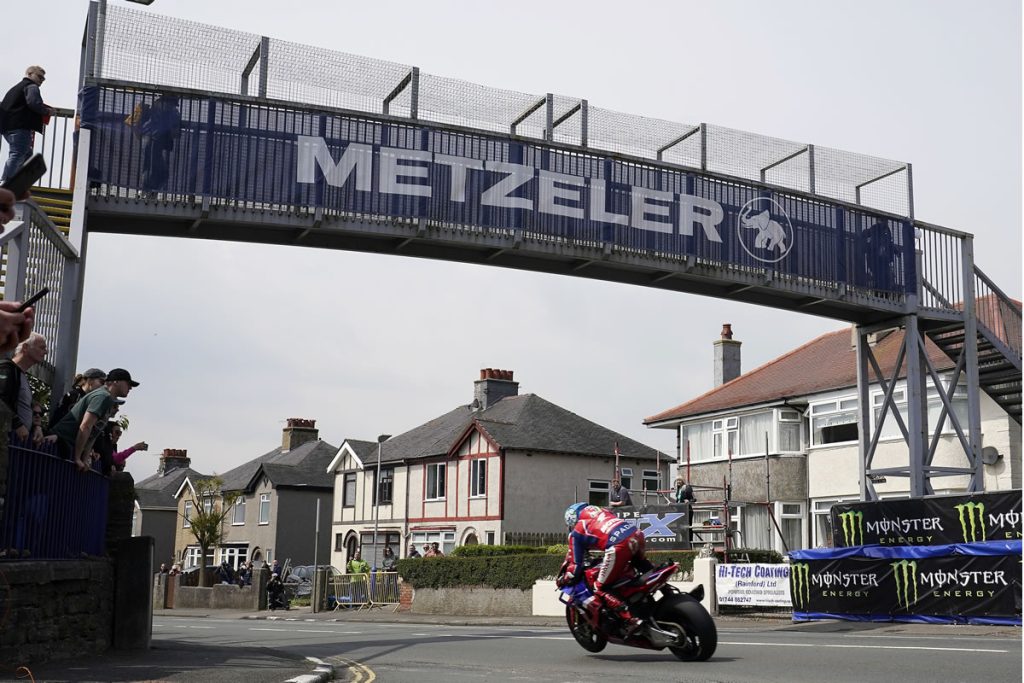 Official Metzeler Isle of Man TT Logo - Official Tyre Partners